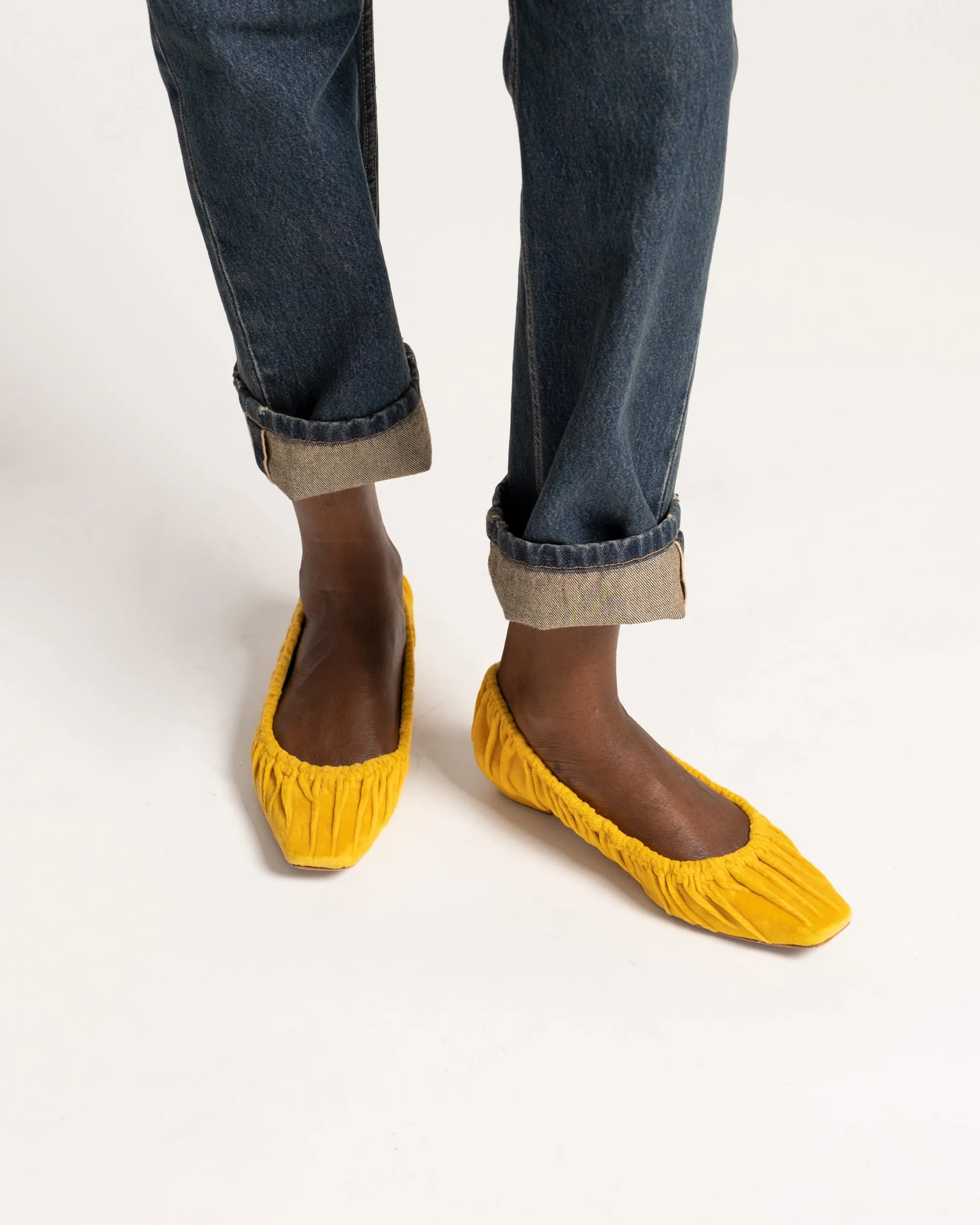 Britta Ruched Flat Velvet Mustard